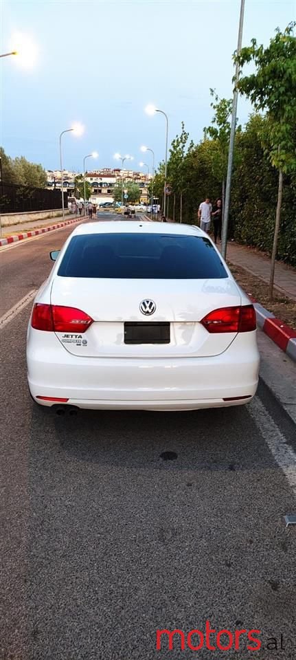 2012' Volkswagen Jetta photo #3