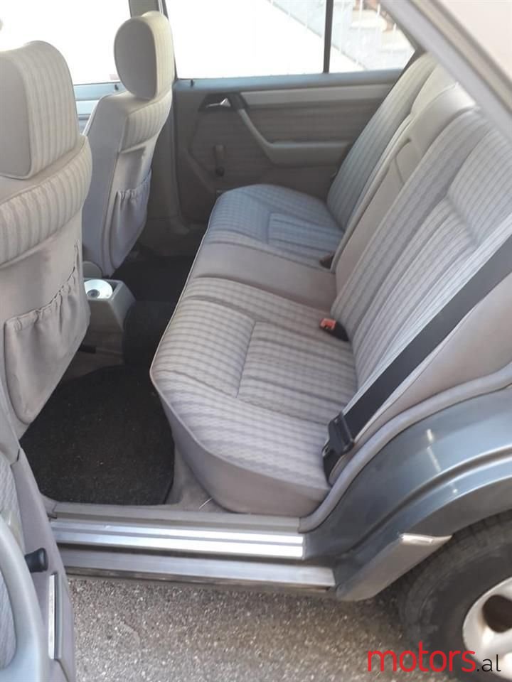 1993' Mercedes-Benz 200 photo #4