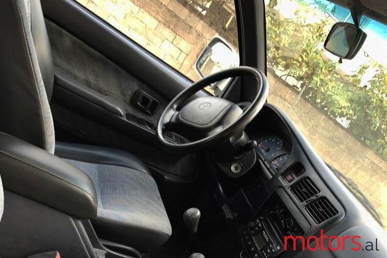 1999' Toyota Hilux photo #4