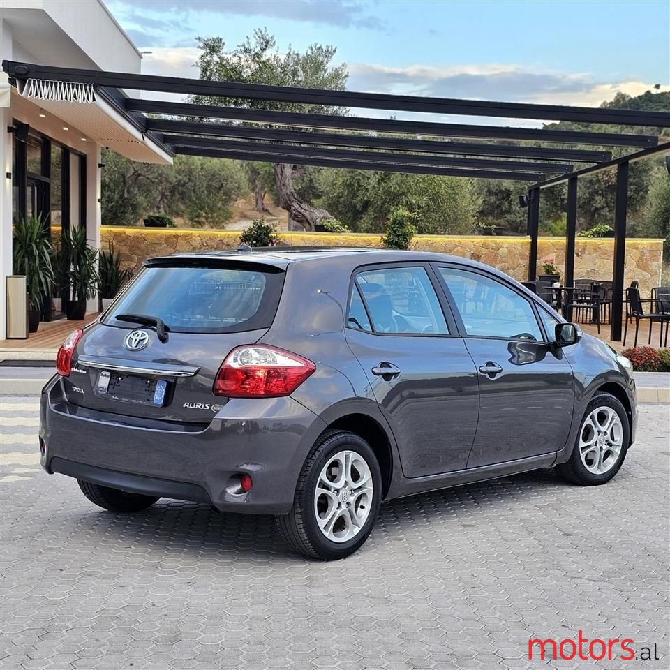 2010' Toyota Auris photo #4