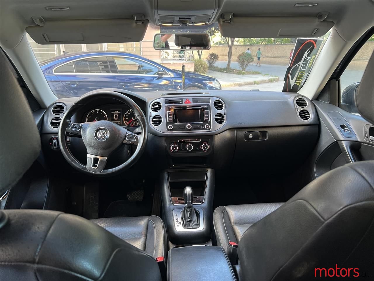 2011' Volkswagen Tiguan photo #4