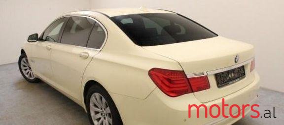 2012' BMW 730 photo #4