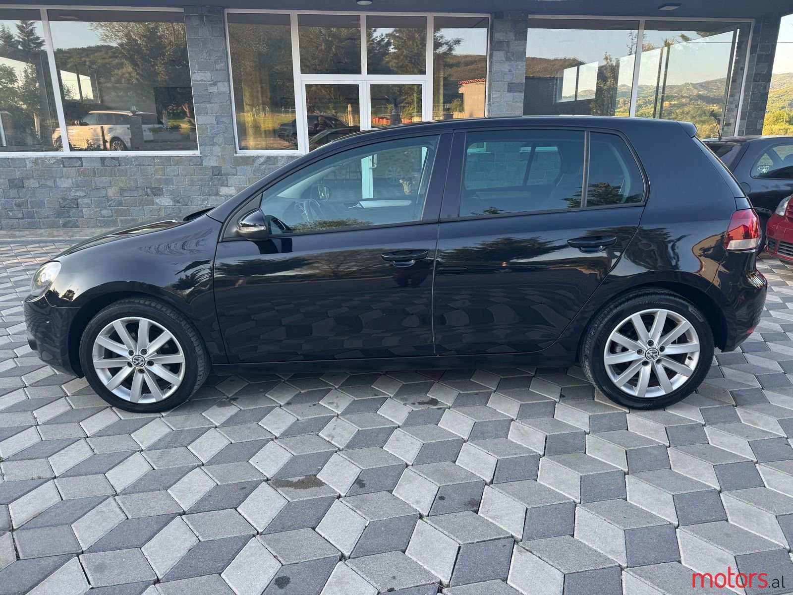 2009' Volkswagen Golf photo #1