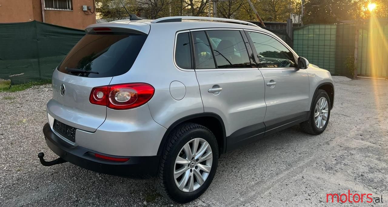 2010' Volkswagen Tiguan photo #5