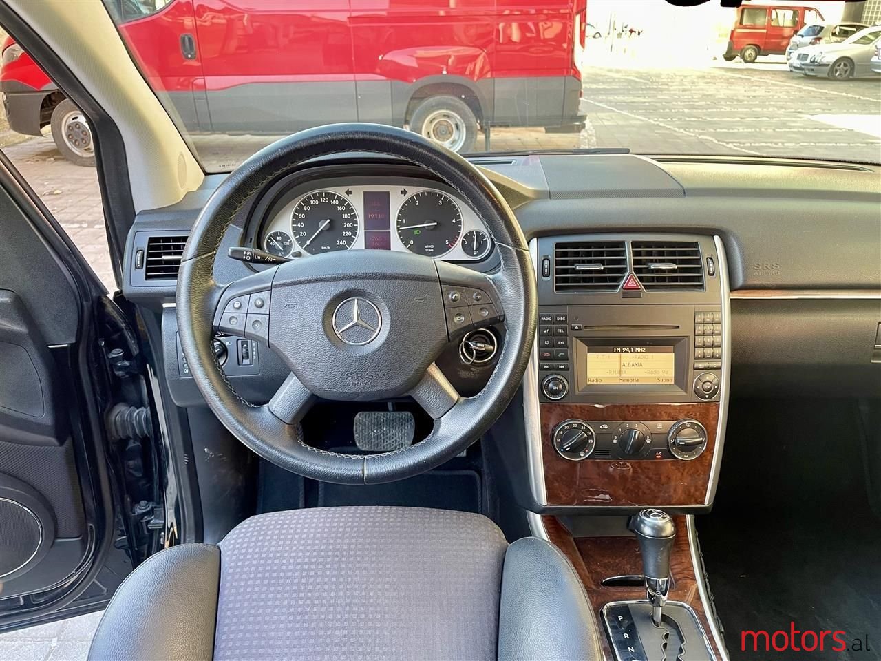 2009' Mercedes-Benz B 180 photo #3