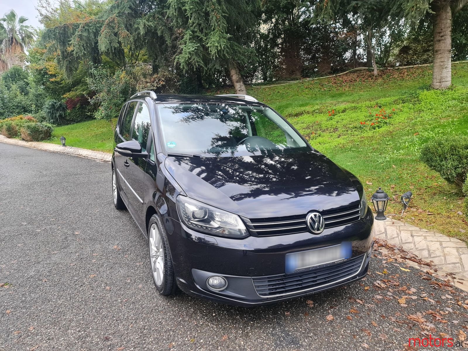 2012' Volkswagen Touran photo #1