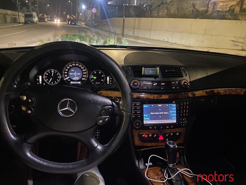 2008' Mercedes-Benz E 320 photo #2