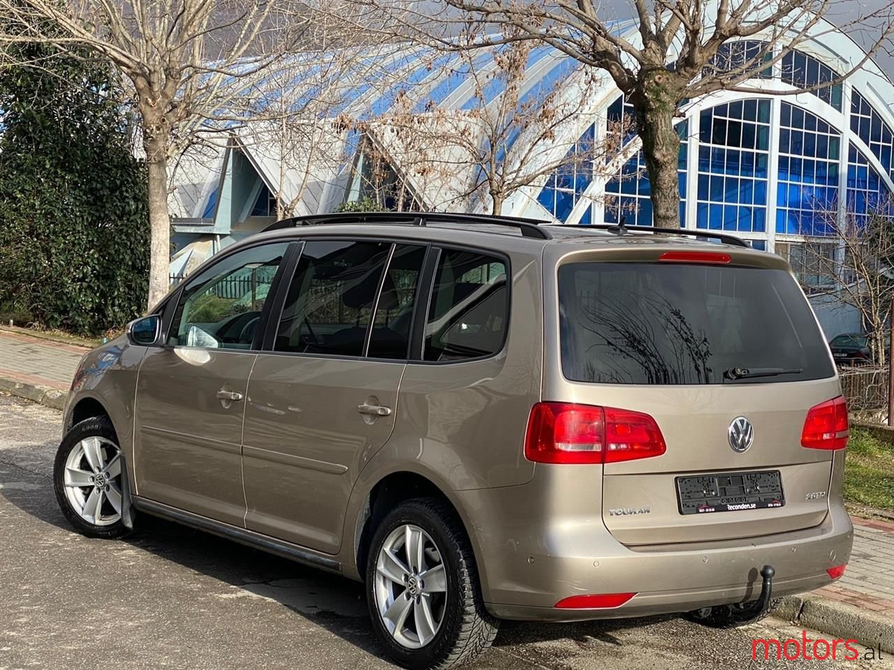 2012' Volkswagen Touran photo #3