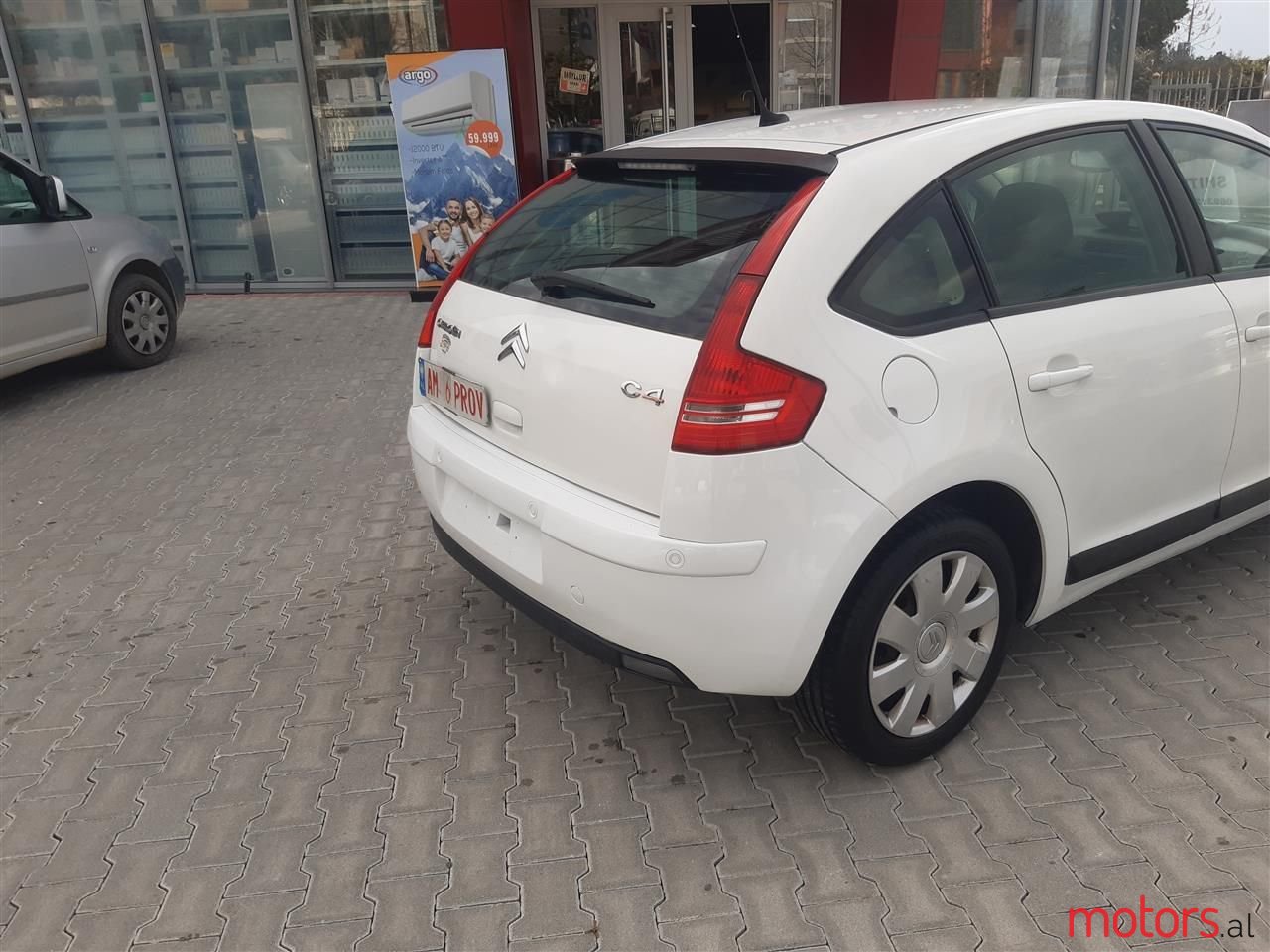 2008' Citroen C4 photo #3