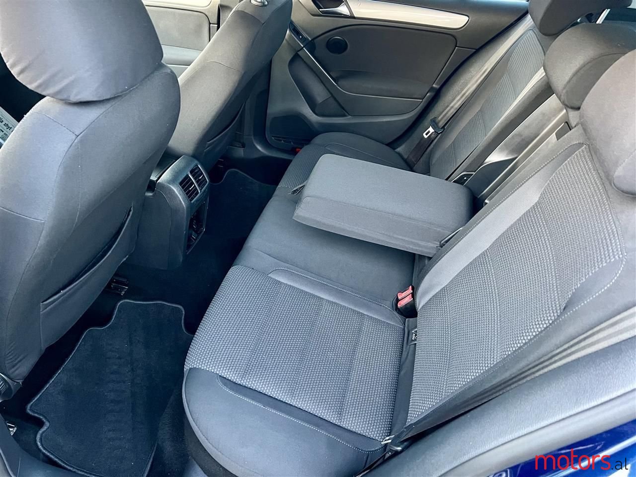 2010' Volkswagen Golf photo #3