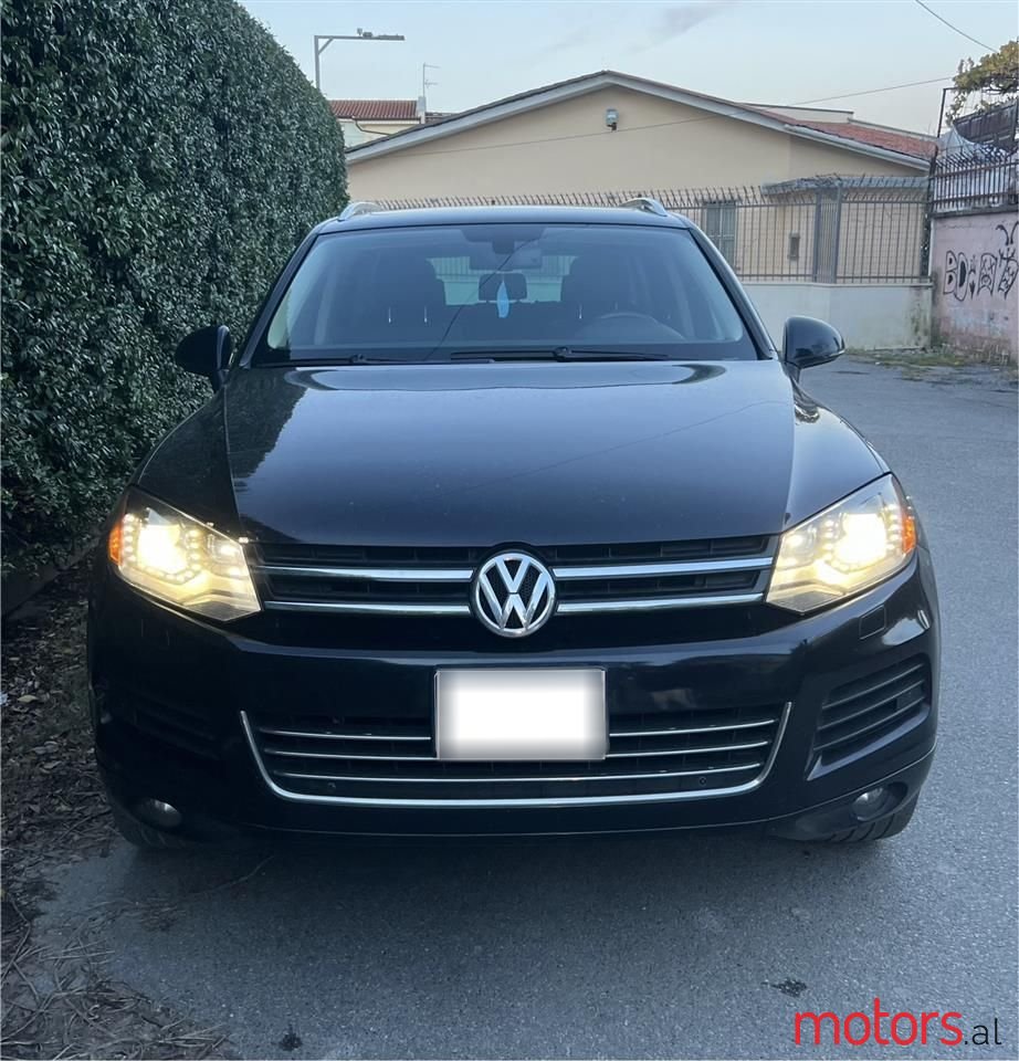 2013' Volkswagen Touareg photo #5