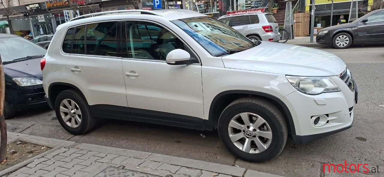 2009' Volkswagen Tiguan photo #1