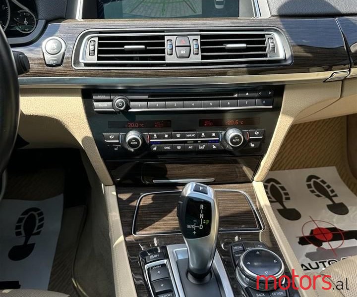 2013' BMW 740 photo #4
