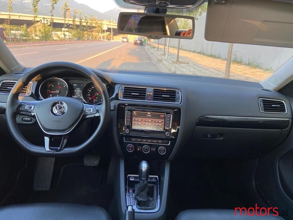 2015' Volkswagen Jetta photo #3