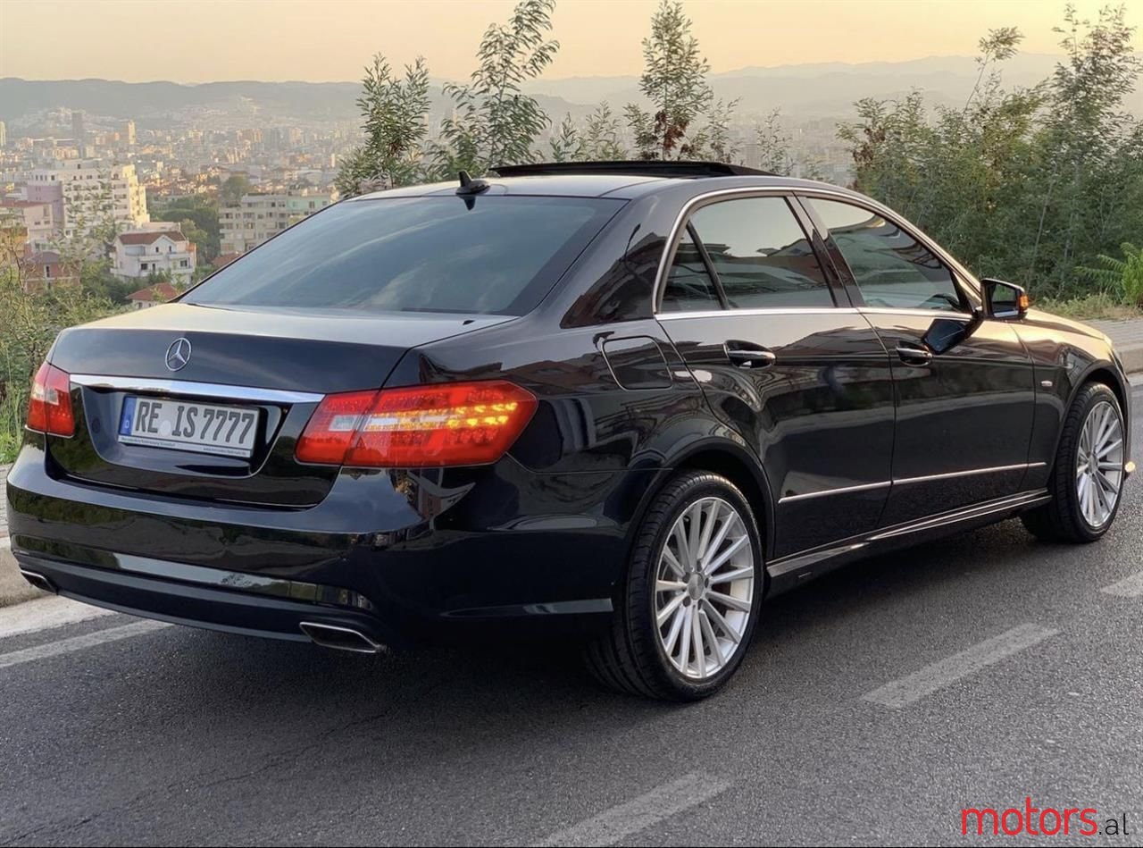 2011' Mercedes-Benz E 350 photo #4