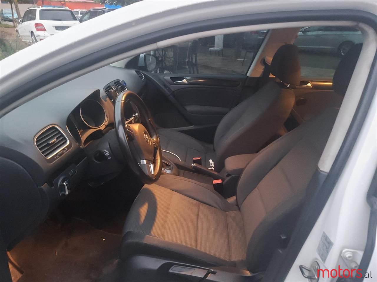 2010' Volkswagen Golf photo #5