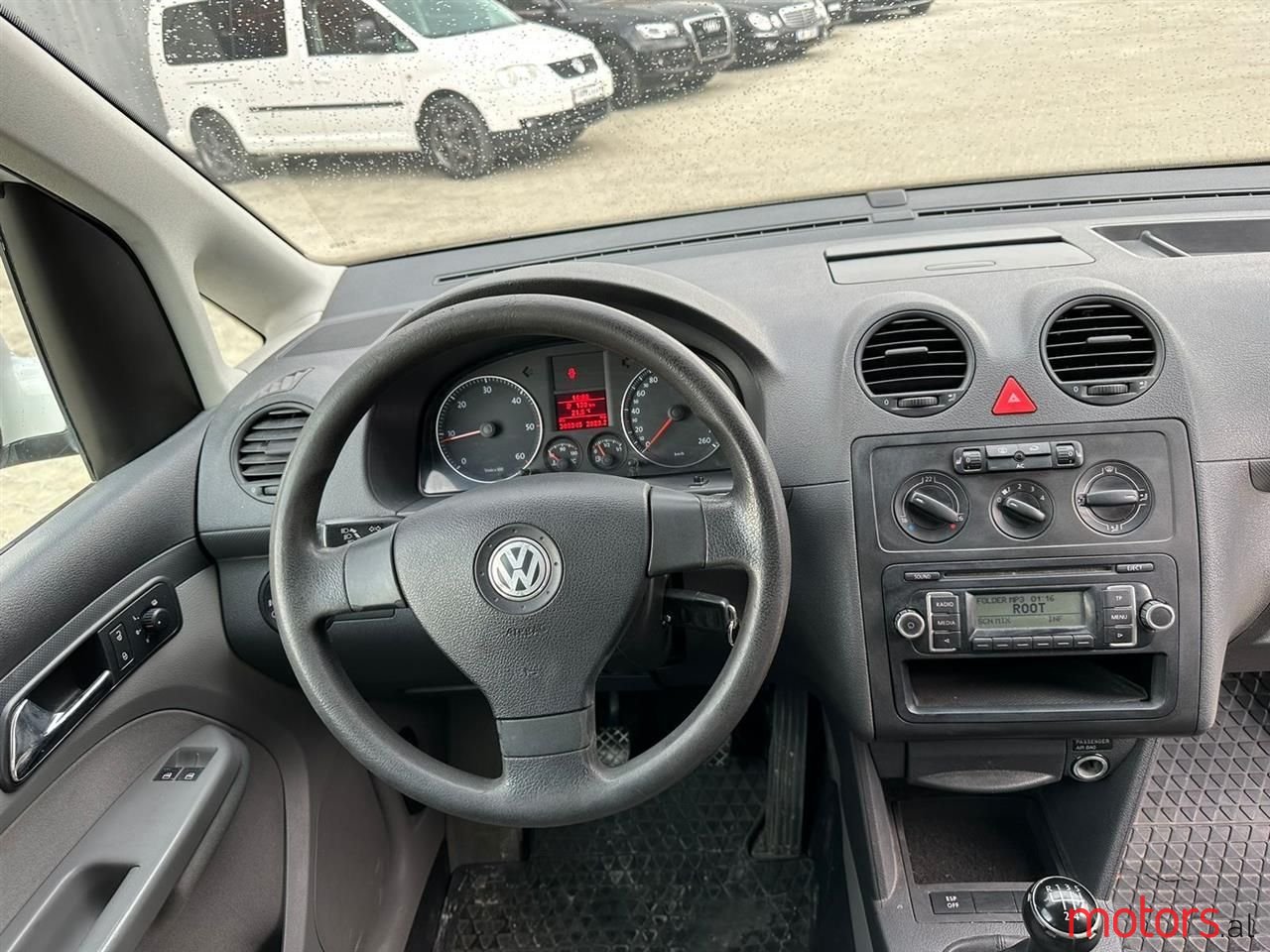 2009' Volkswagen Caddy photo #2