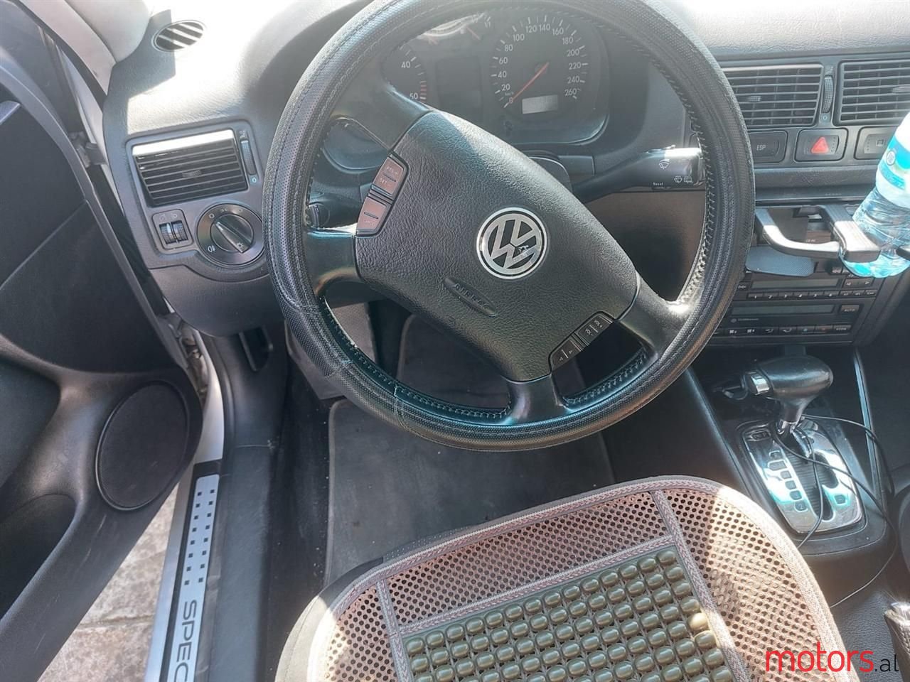 2002' Volkswagen Golf photo #2