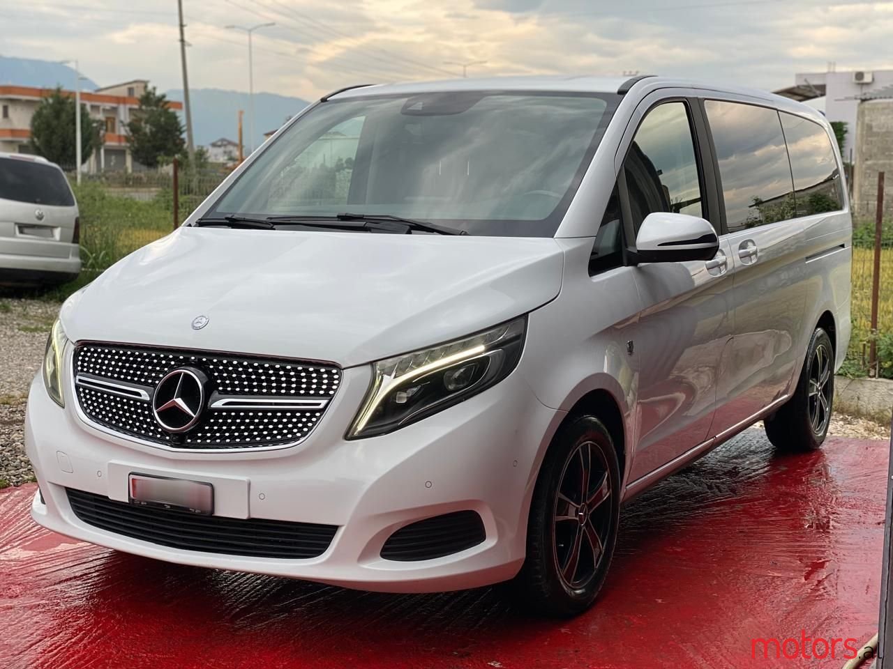 2015' Mercedes-Benz V 250 photo #1