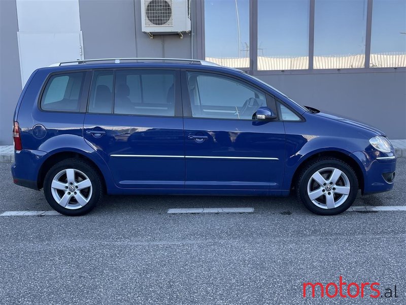 2007' Volkswagen Touran photo #6