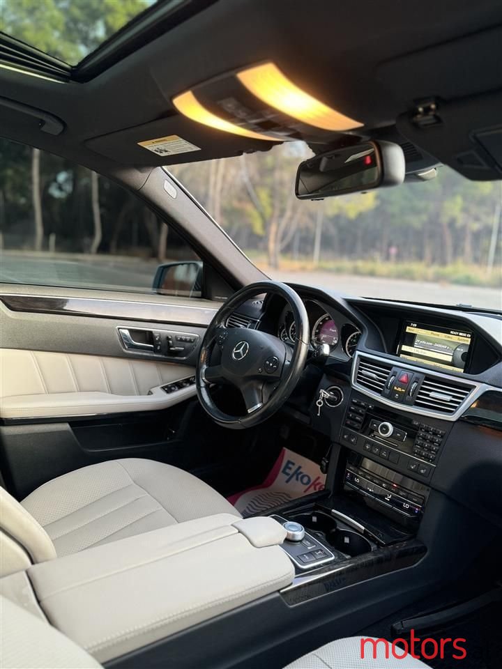 2010' Mercedes-Benz E 500 photo #3