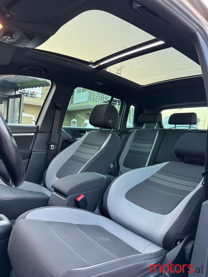 2012' Volkswagen Tiguan photo #6