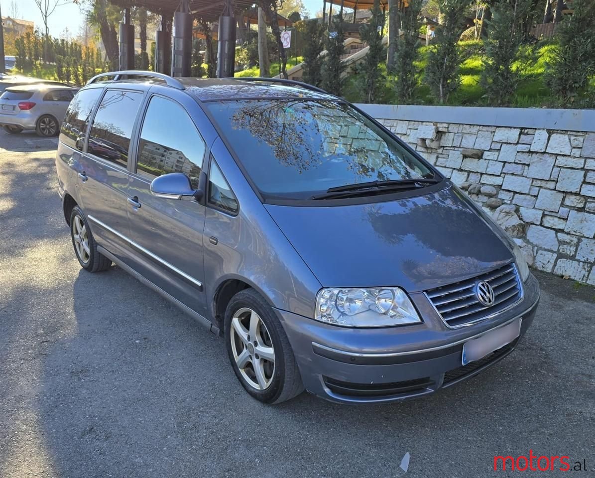 2009' Volkswagen Sharan photo #5