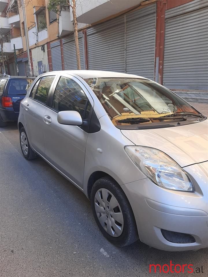 2009' Toyota Yaris photo #2