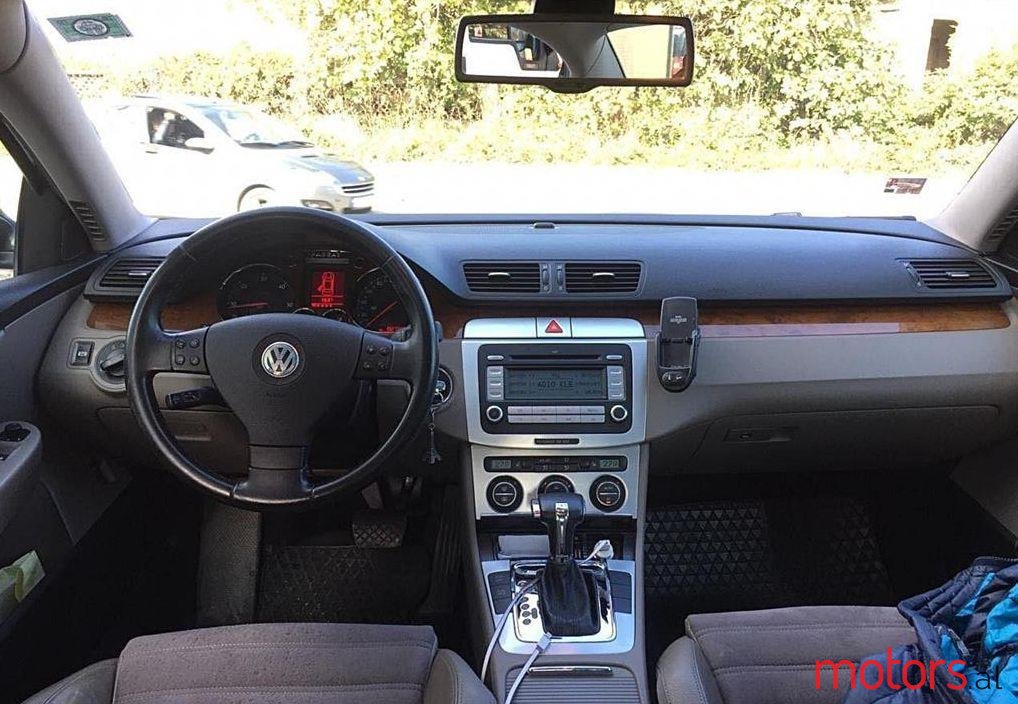 2009' Volkswagen Passat photo #2