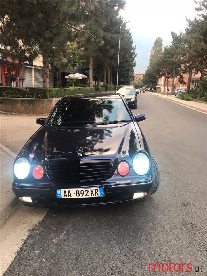 2000' Mercedes-Benz E 270 photo #1