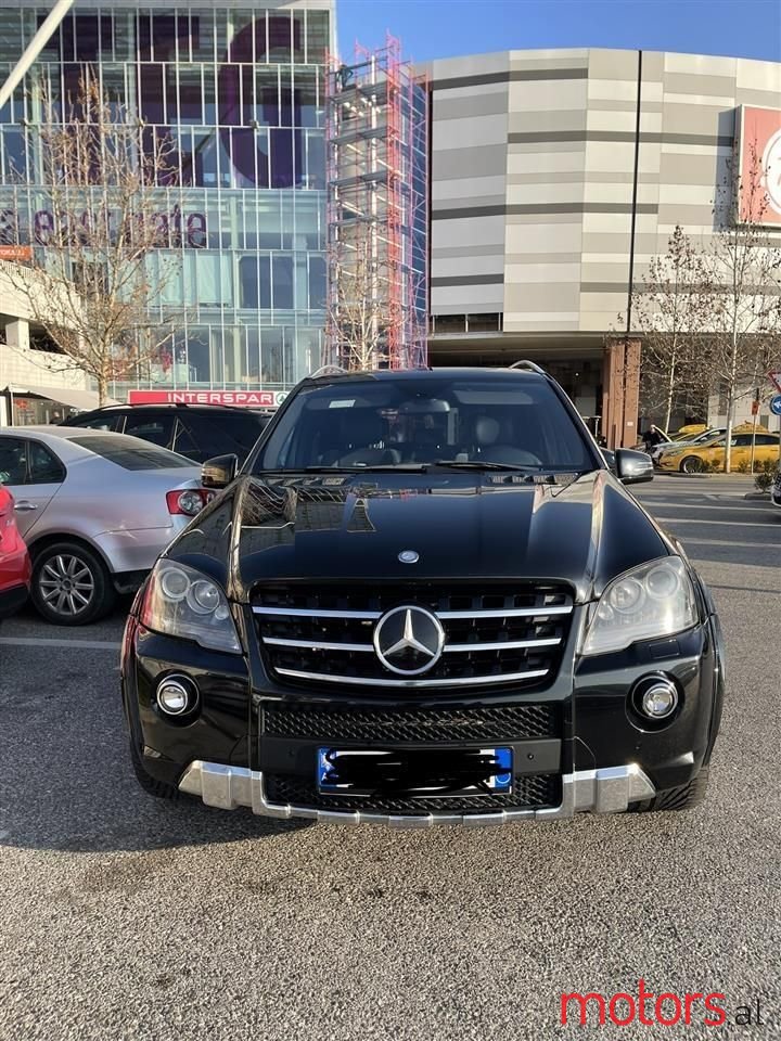 2011' Mercedes-Benz ML 63 AMG photo #5