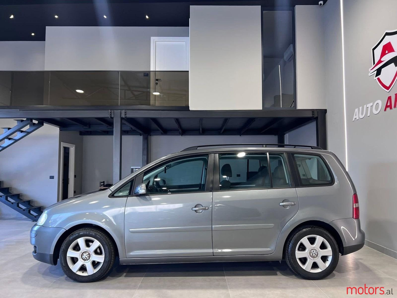 2006' Volkswagen Touran photo #5