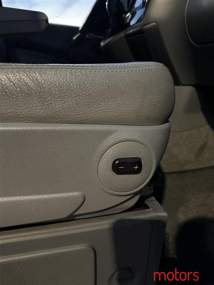 2009' Mercedes-Benz Viano photo #4