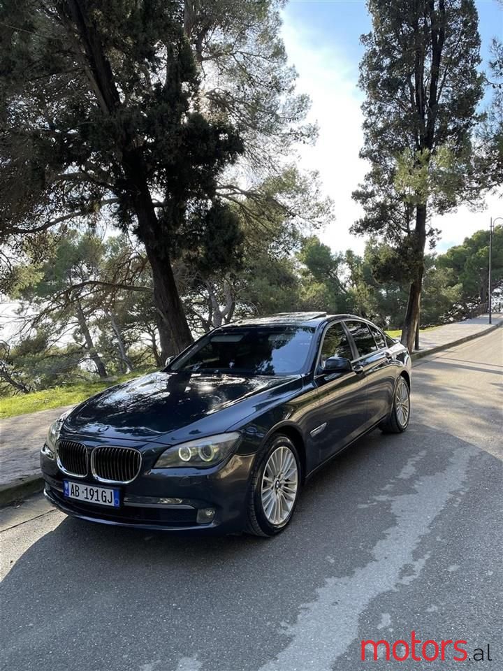 2009' BMW 730 photo #1