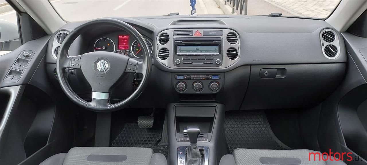 2009' Volkswagen Tiguan photo #5