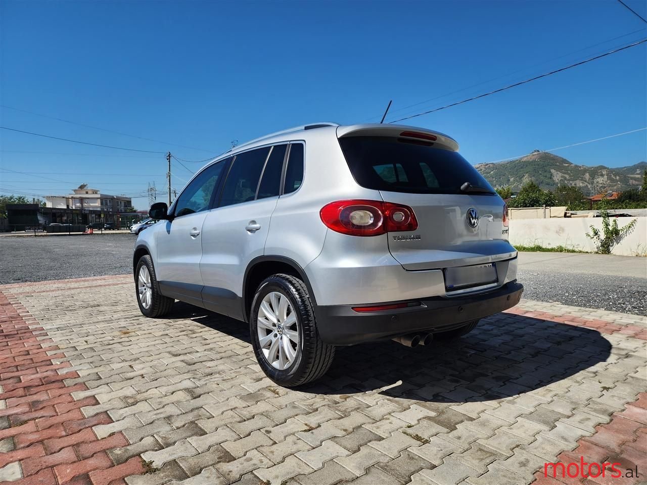 2010' Volkswagen Tiguan photo #5