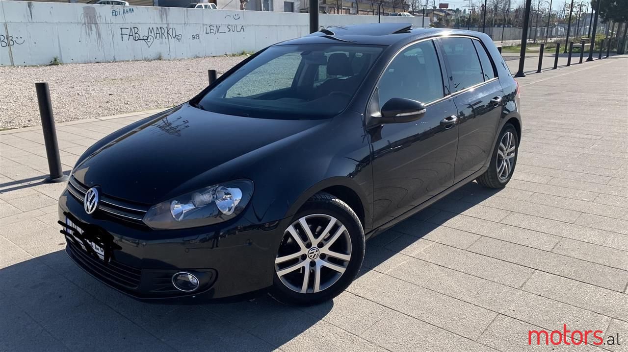 2009' Volkswagen Golf photo #1