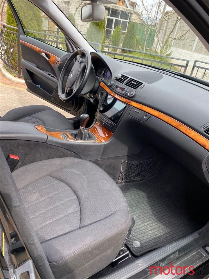 2007' Mercedes-Benz E 200 photo #3