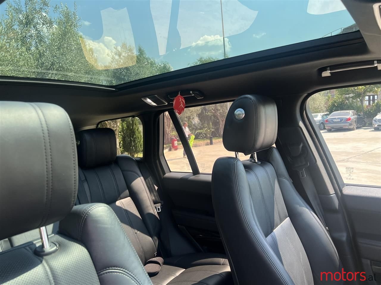 2017' Land Rover Range Rover photo #5