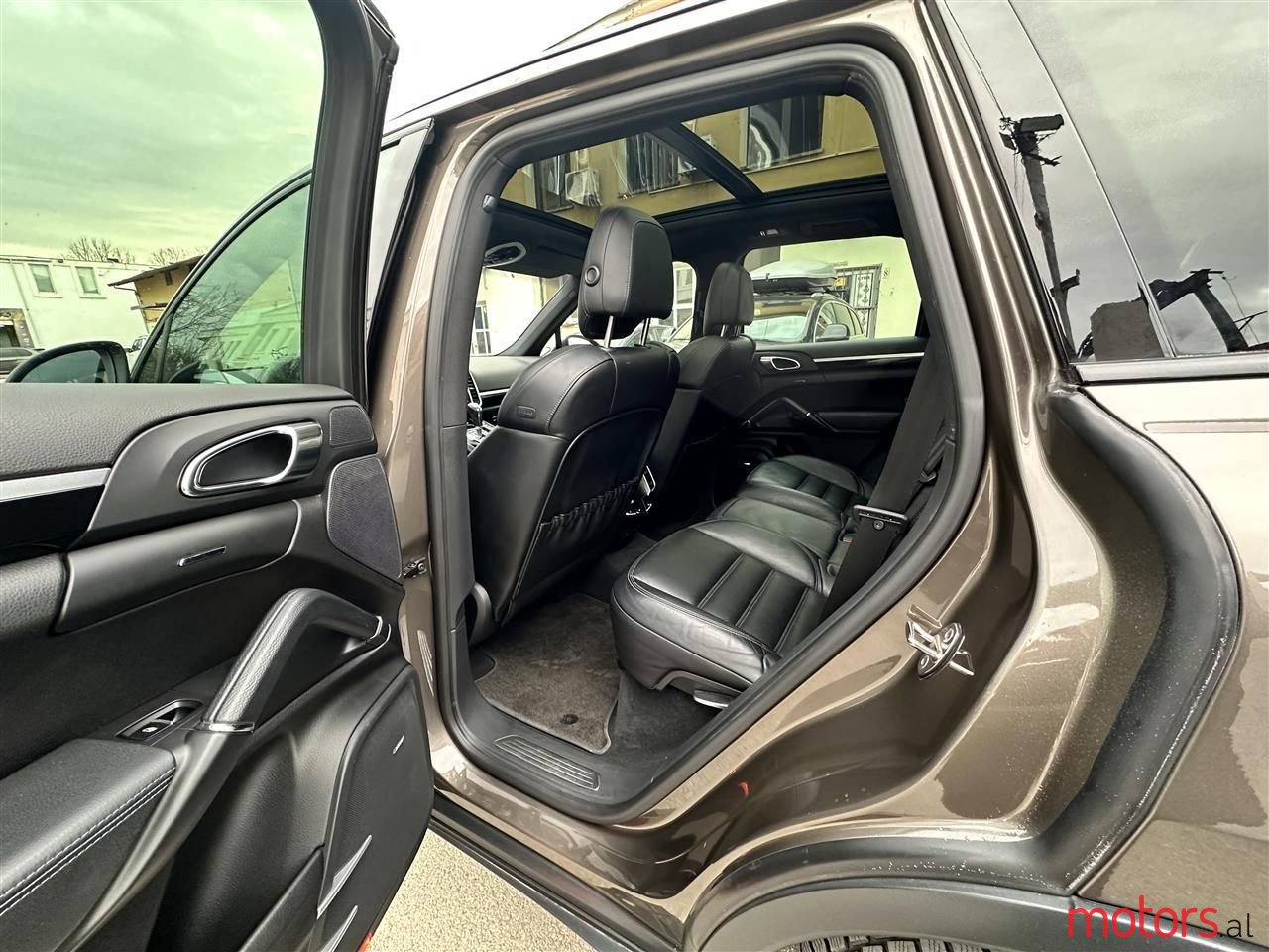 2014' Porsche Cayenne photo #5