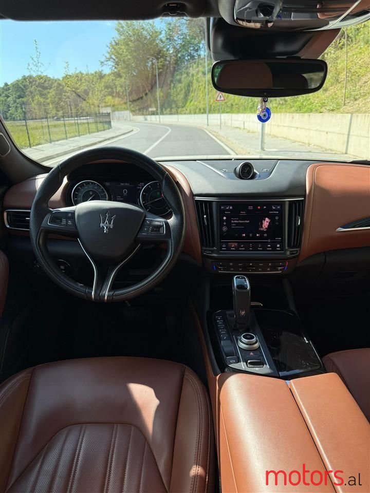 2022' Maserati Levante photo #2