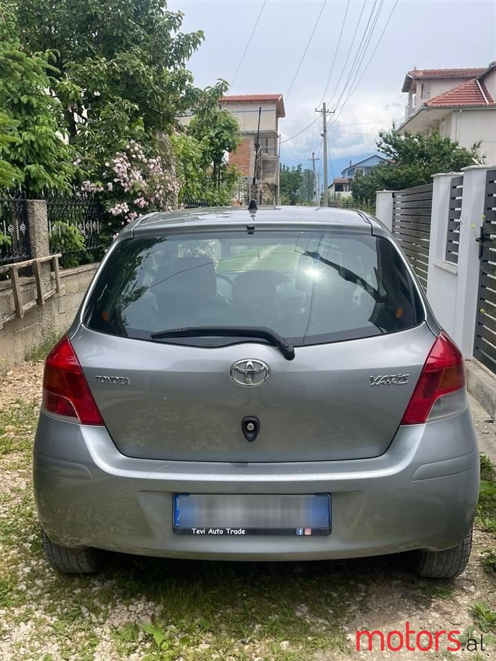 2010' Toyota Yaris photo #3