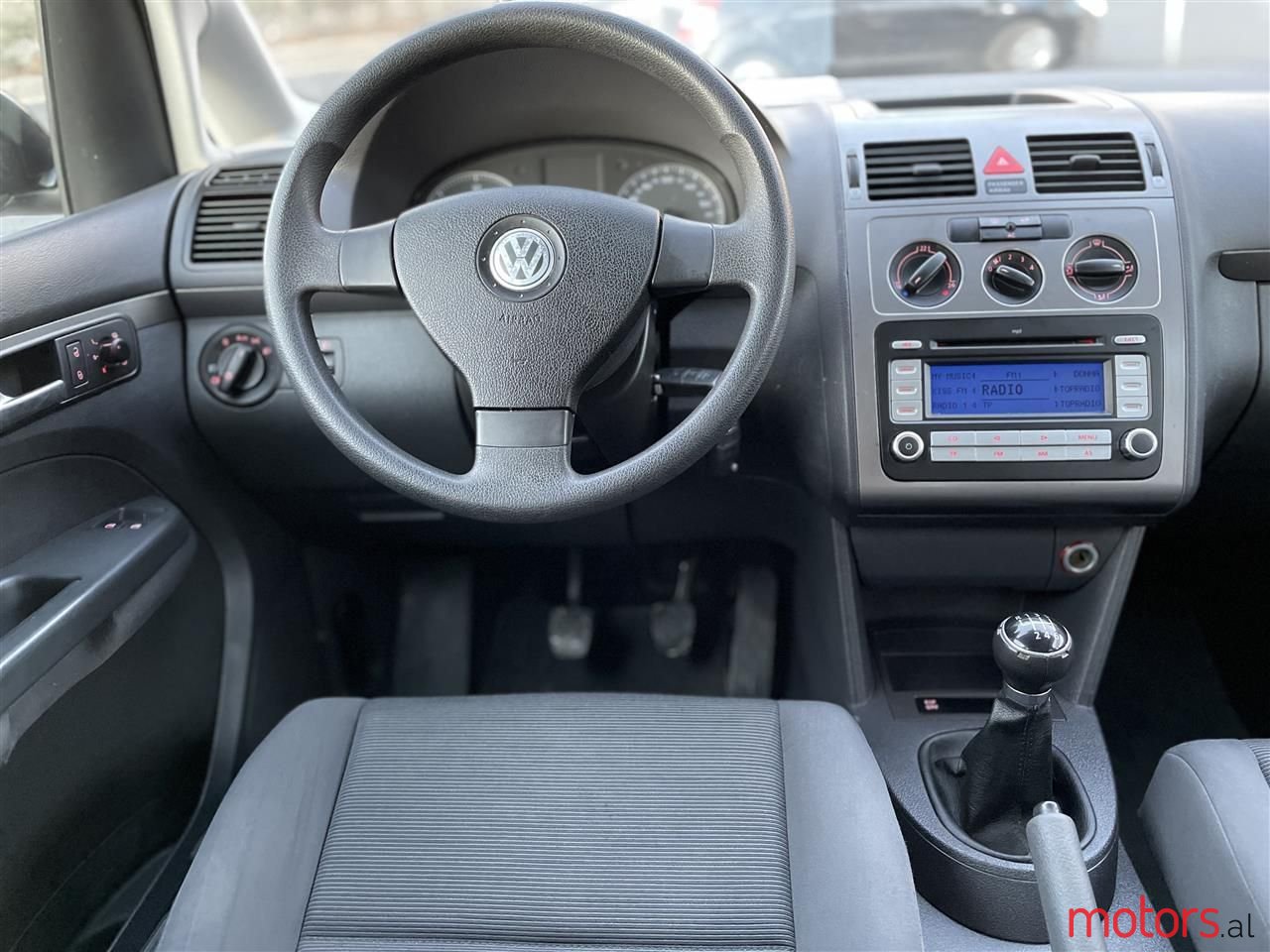 2009' Volkswagen Touran photo #5