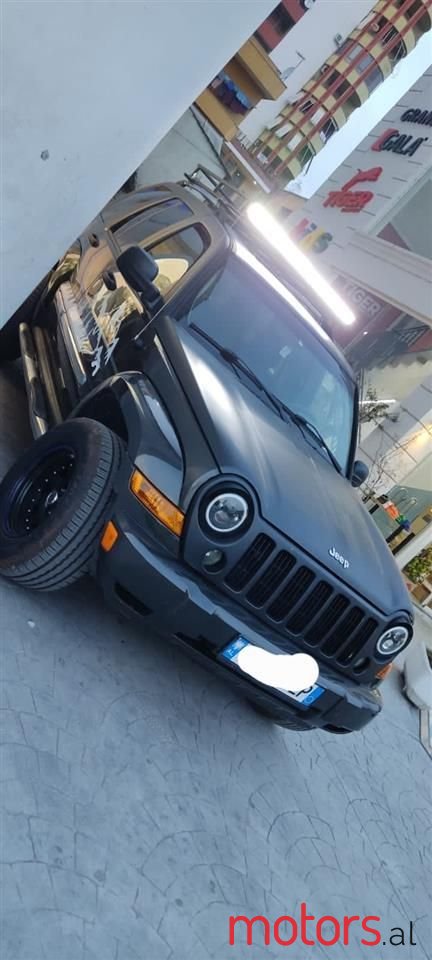 2005' Jeep Cherokee photo #4