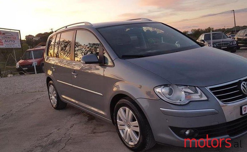 2007' Volkswagen Touran photo #1