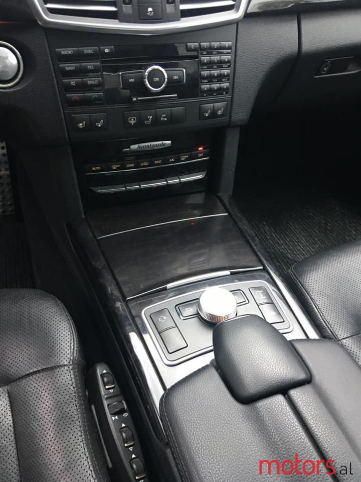 2011' Mercedes-Benz 350 photo #4