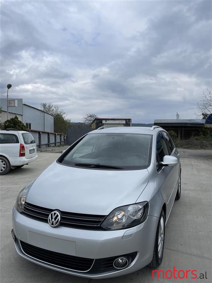 2009' Volkswagen Golf Plus photo #1