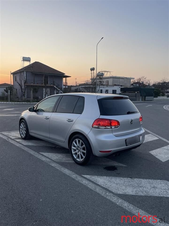 2010' Volkswagen Golf photo #5