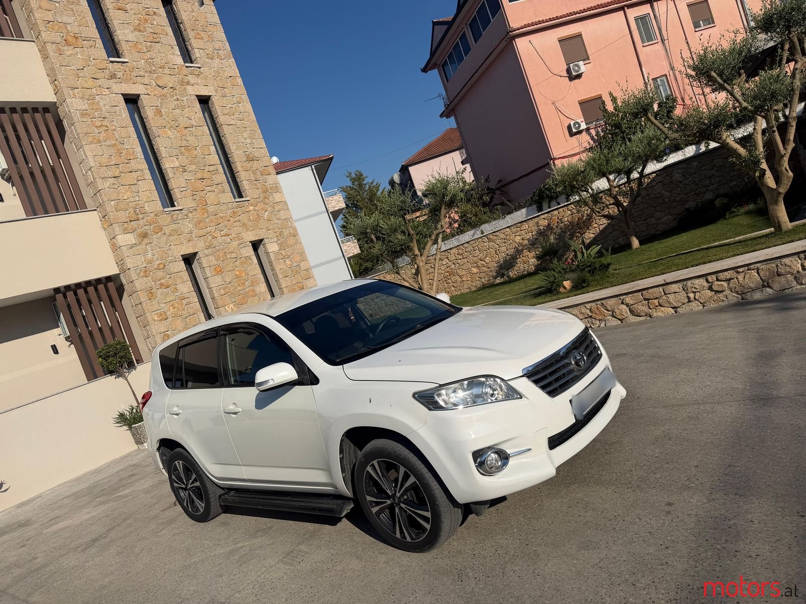 2011' Toyota RAV4 photo #2