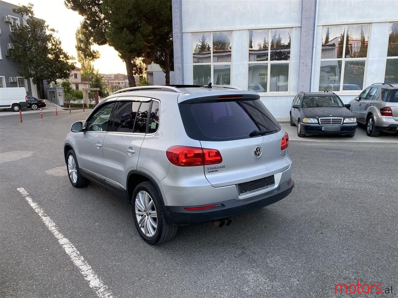 2012' Volkswagen Tiguan photo #5